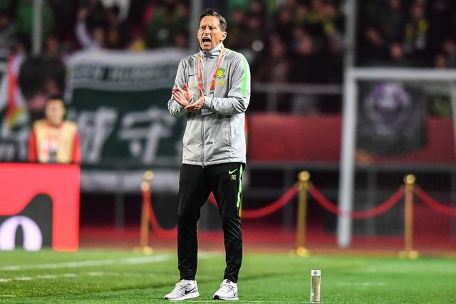 孙铭徽20+7胡金秋24分 广厦6人上双击败四川